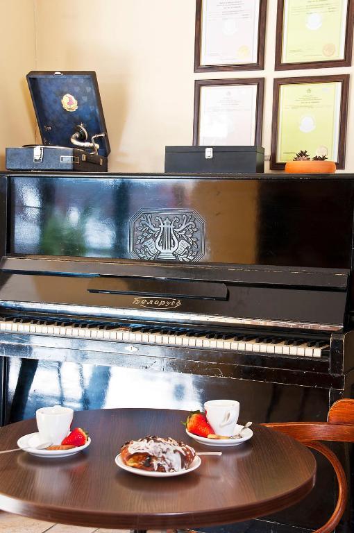 Hotel Linovo With Free Parking Riga Exterior foto
