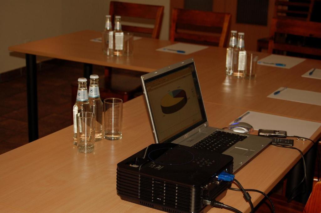 Hotel Linovo With Free Parking Riga Exterior foto