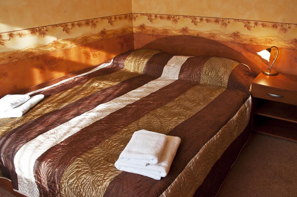 Hotel Linovo With Free Parking Riga Exterior foto