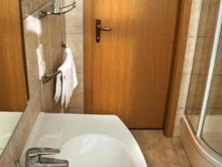 Hotel Linovo With Free Parking Riga Exterior foto